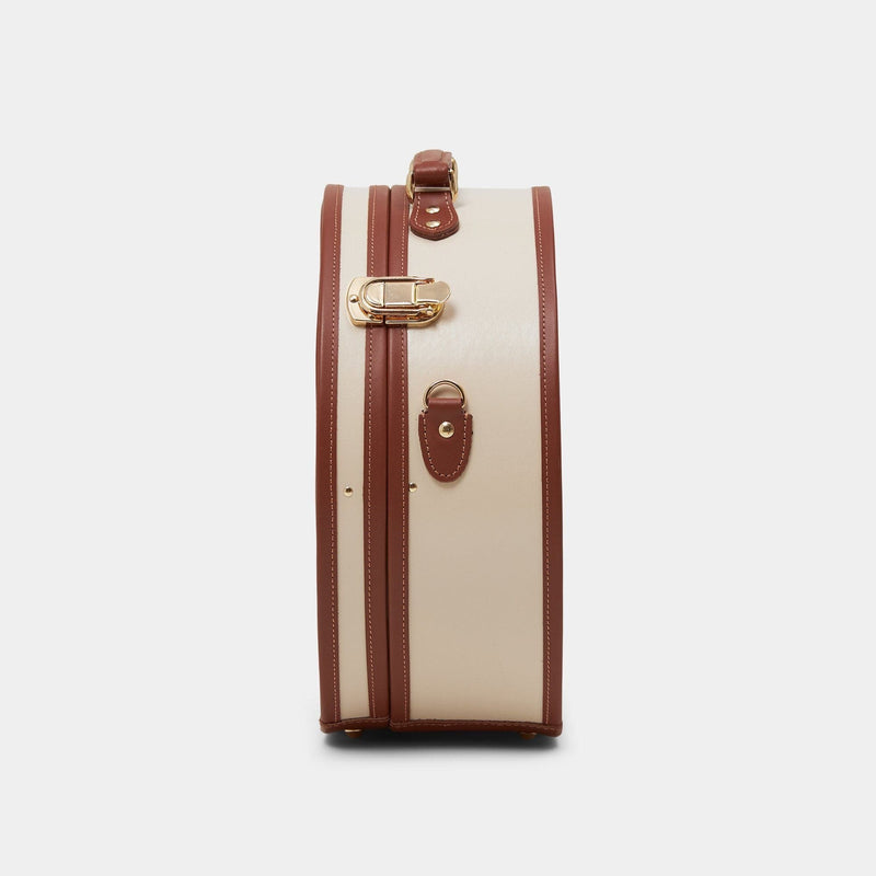 Side product view of the large hatbox Diplomat leather suitcase in cream