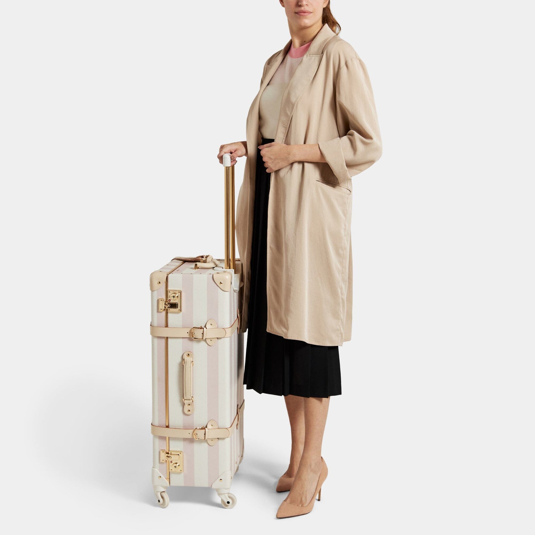 Model with the check-in spinner Illustrator fibreboard suitcase in pink-stripe