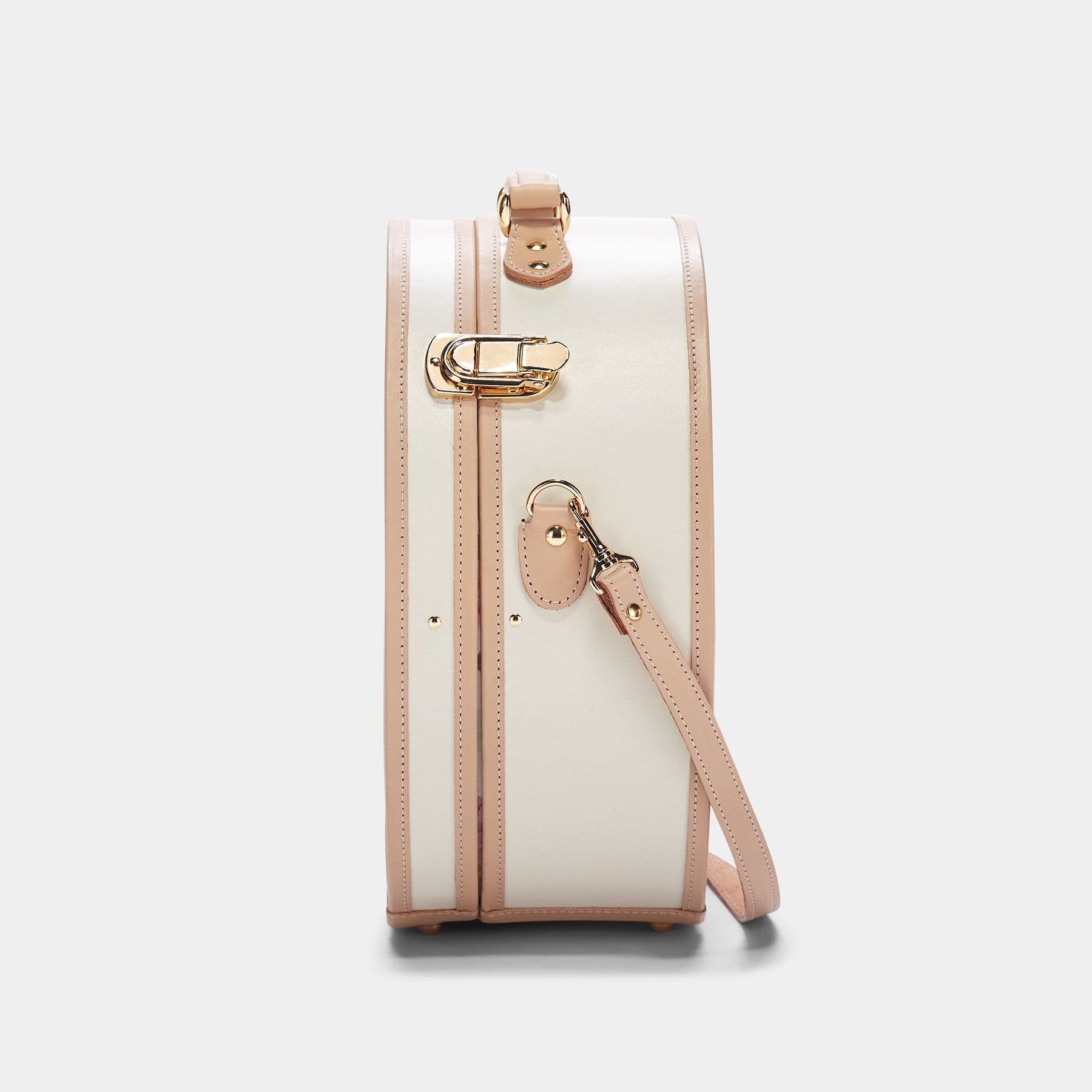 Side product view of the large hatbox Sweetheart fibreboard suitcase in cream with shoulder attachment strap