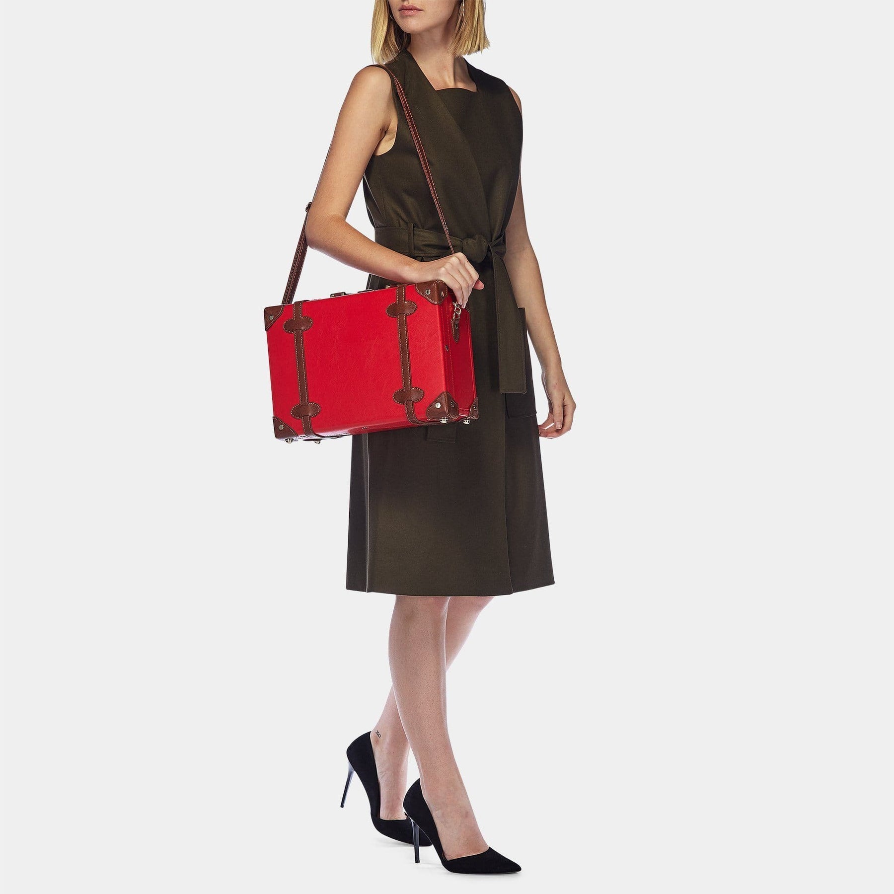Model with the briefcase Entrepreneur vegan leather suitcase in red with shoulder attachment strap