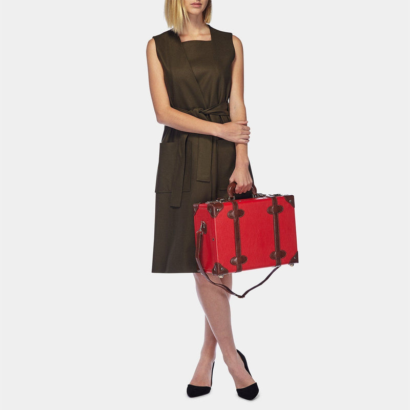 Model with the overnighter Entrepreneur vegan leather suitcase in red with shoulder attachment strap